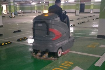 高美洗地机—保洁公司首选清洁设备