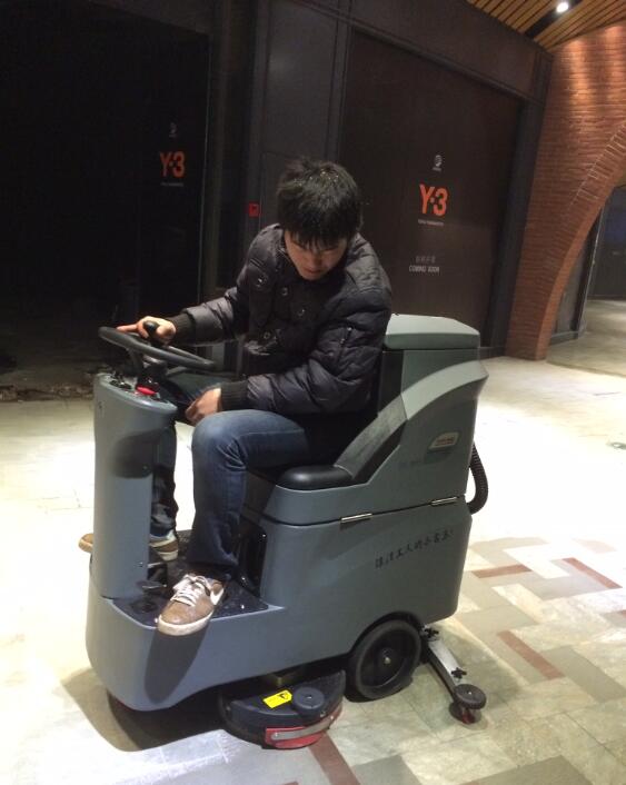 全自动洗地机清洗地面不干净的原因有哪些？