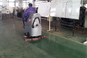 驾驶式洗地车-让清洁行业招工不再是难题