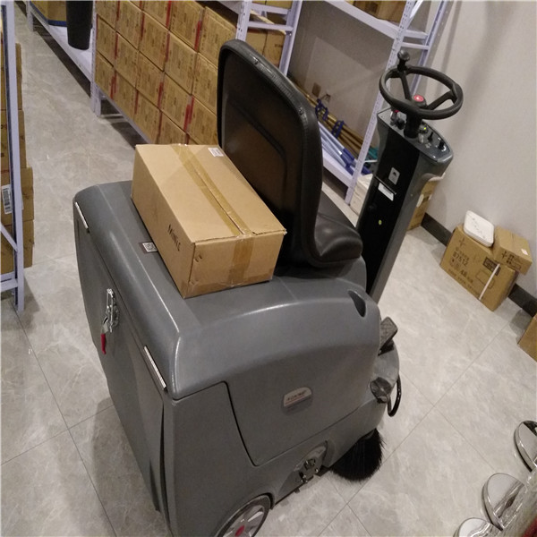 天津工厂扫地车,公园扫地车,驾驶式清扫车