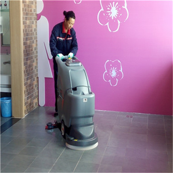 应该如何正确使用天津洗地机,手推式洗地机