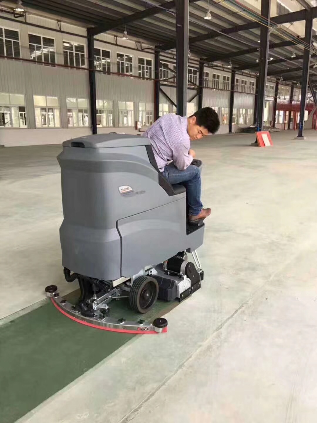 开荒保洁离不开洗地机