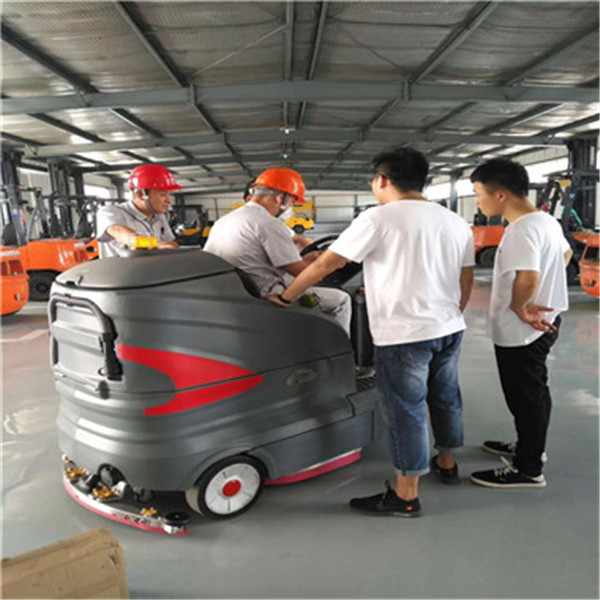 怎样正确使用和保养洗地机冷却系统?