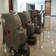 天津某大厦购买高美牌手推式和驾驶式洗地机