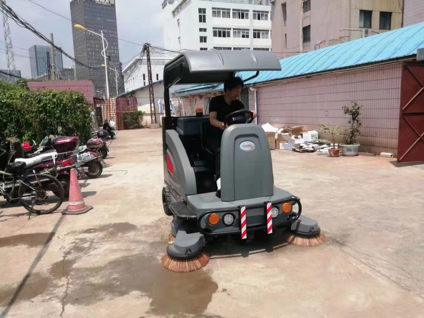 医院外围扫地车 高美大型驾驶式扫地车 滨海新区扫地车S1900