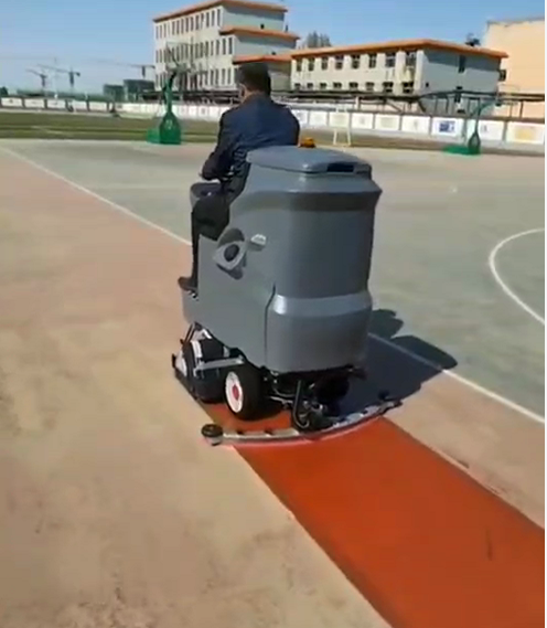 开学季即将来临 学校洗地机 洗扫一体机是清洗橡胶跑道的好帮手