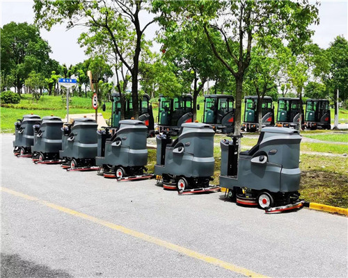 扫地车-高美全封闭扫地车 驾驶式洗地机完美交机现场