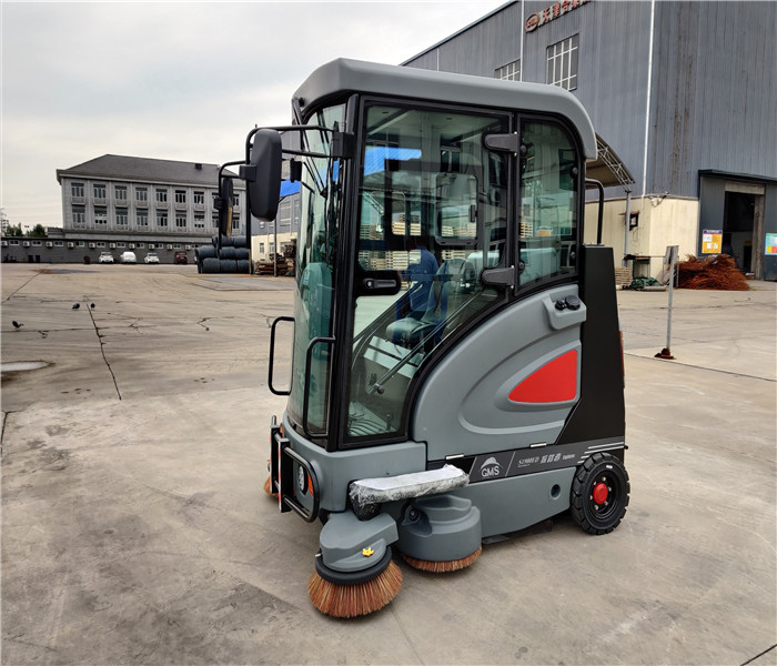 天津洗地机扫地车 高美GM1900ED全封闭扫地车顺利交机