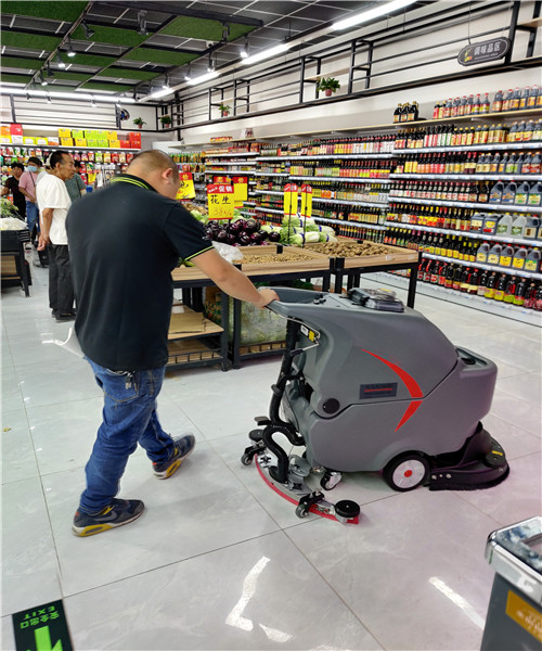 商场超市适合用什么样的清洁设备 — 手推式洗地机